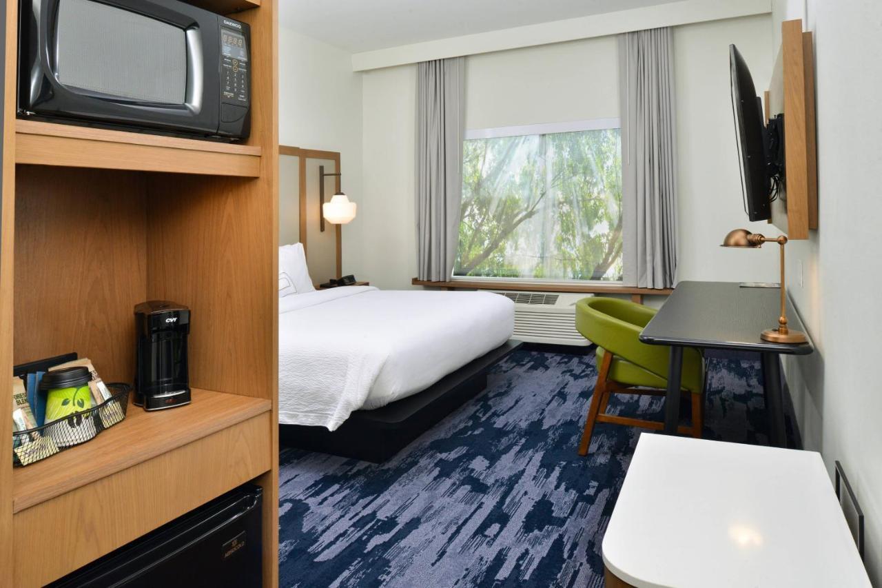 Fairfield Inn & Suites By Marriott Charlotte University Research Park Екстериор снимка