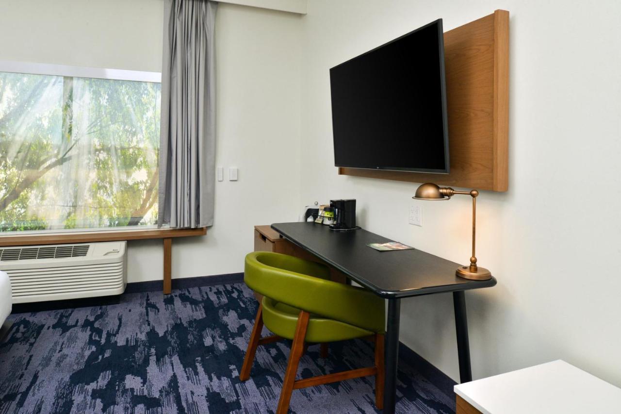 Fairfield Inn & Suites By Marriott Charlotte University Research Park Екстериор снимка