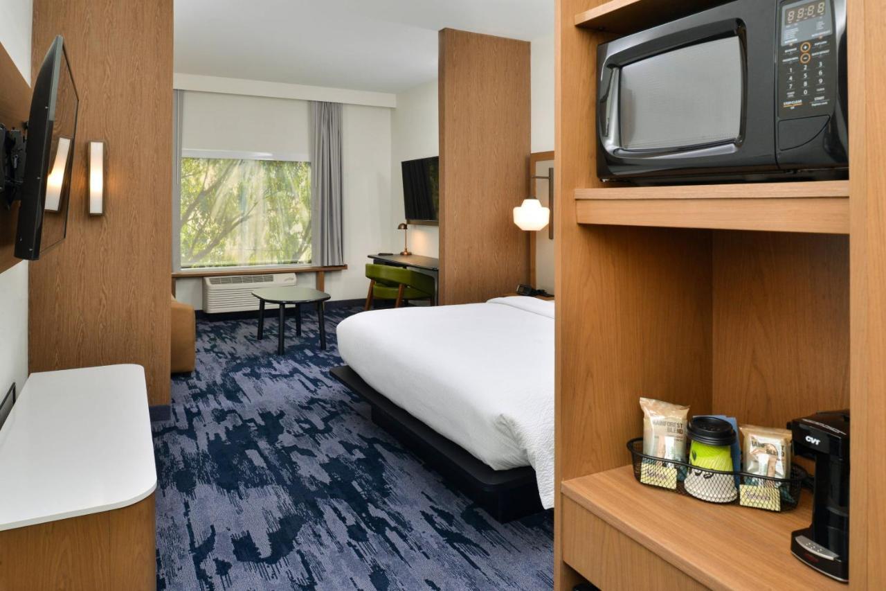 Fairfield Inn & Suites By Marriott Charlotte University Research Park Екстериор снимка