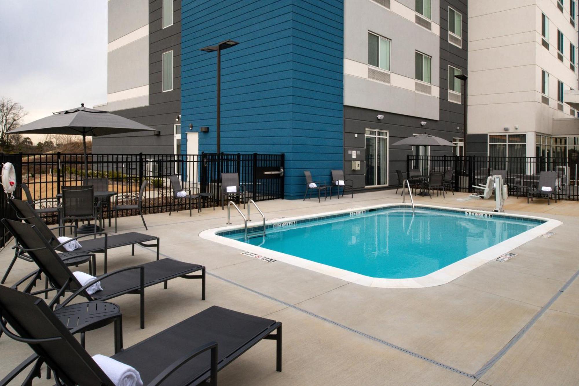 Fairfield Inn & Suites By Marriott Charlotte University Research Park Екстериор снимка