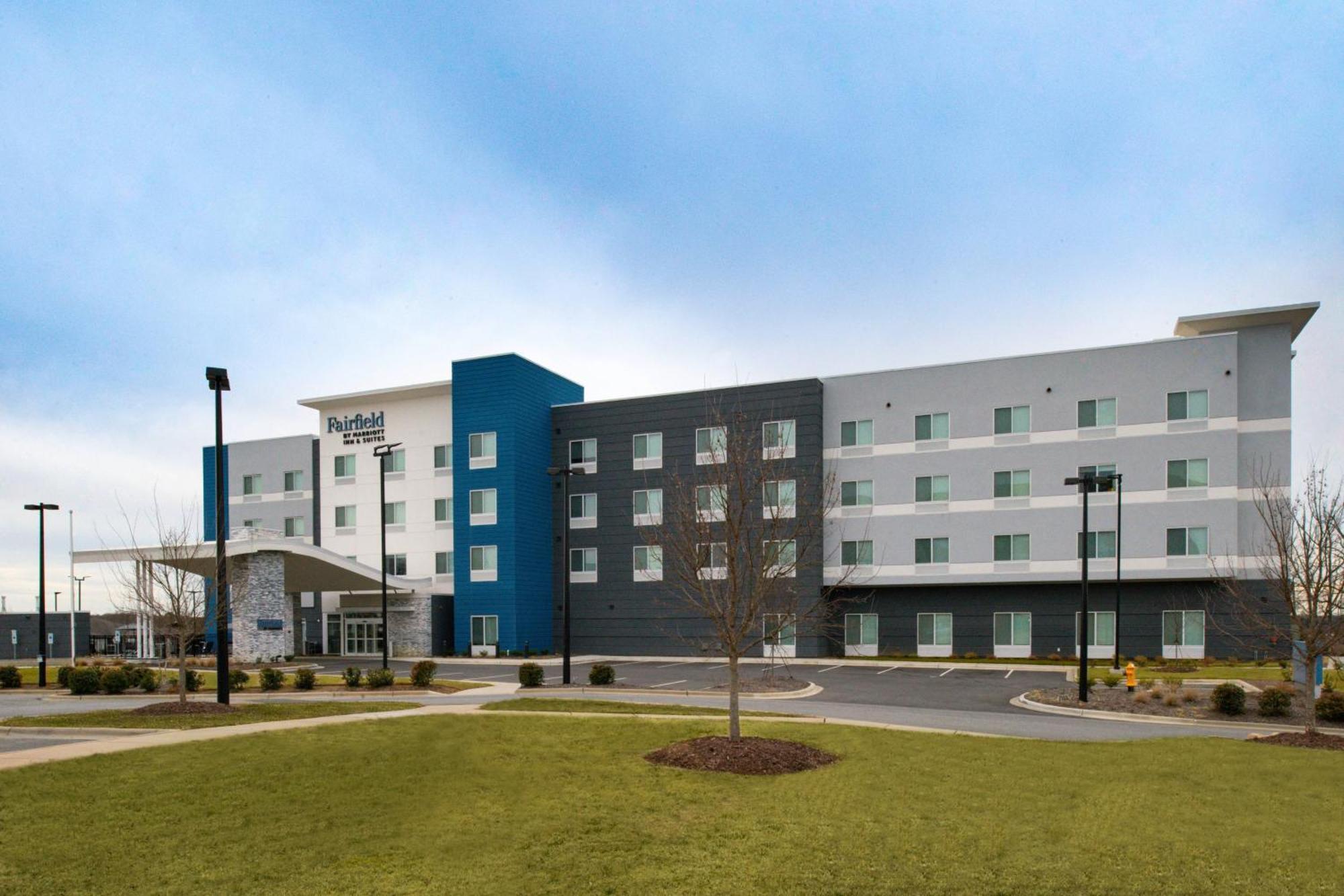 Fairfield Inn & Suites By Marriott Charlotte University Research Park Екстериор снимка